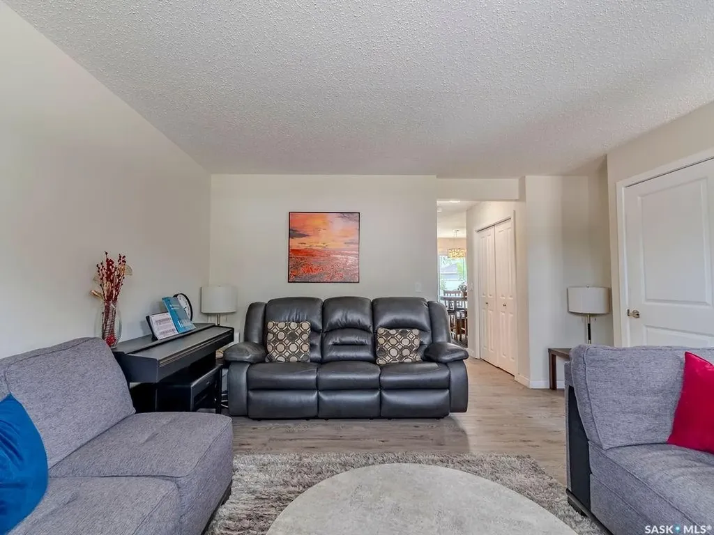 135 Ashworth Crescent Saskatoon SK S7T 0N1