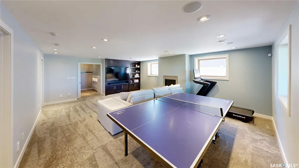 8095 Fairways West Drive Regina SK S4Y 0A4