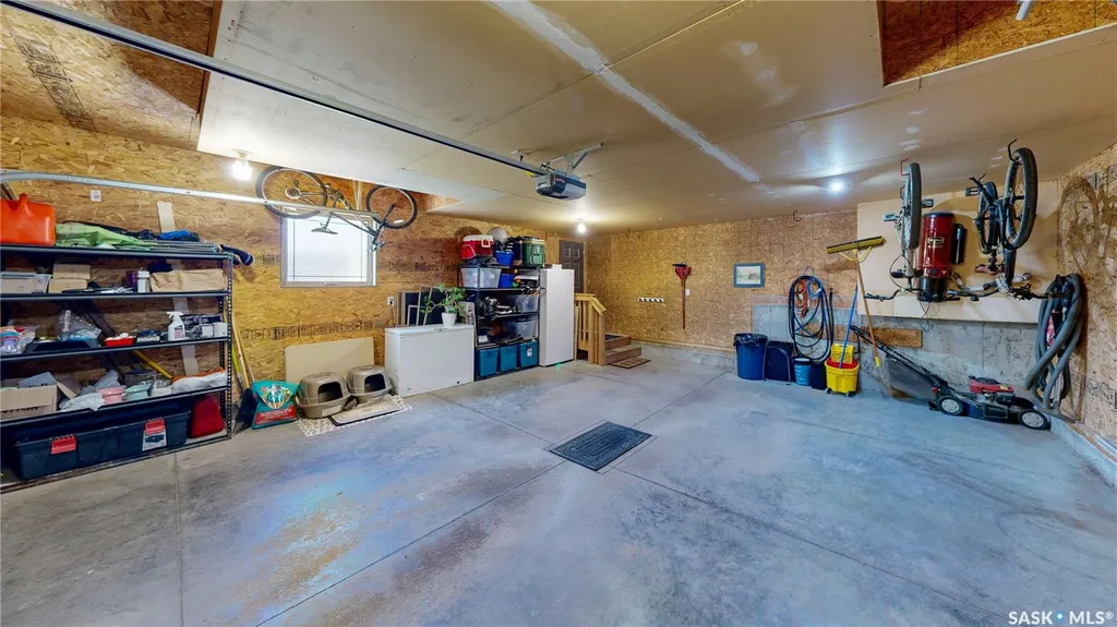 8095 Fairways West Drive Regina SK S4Y 0A4