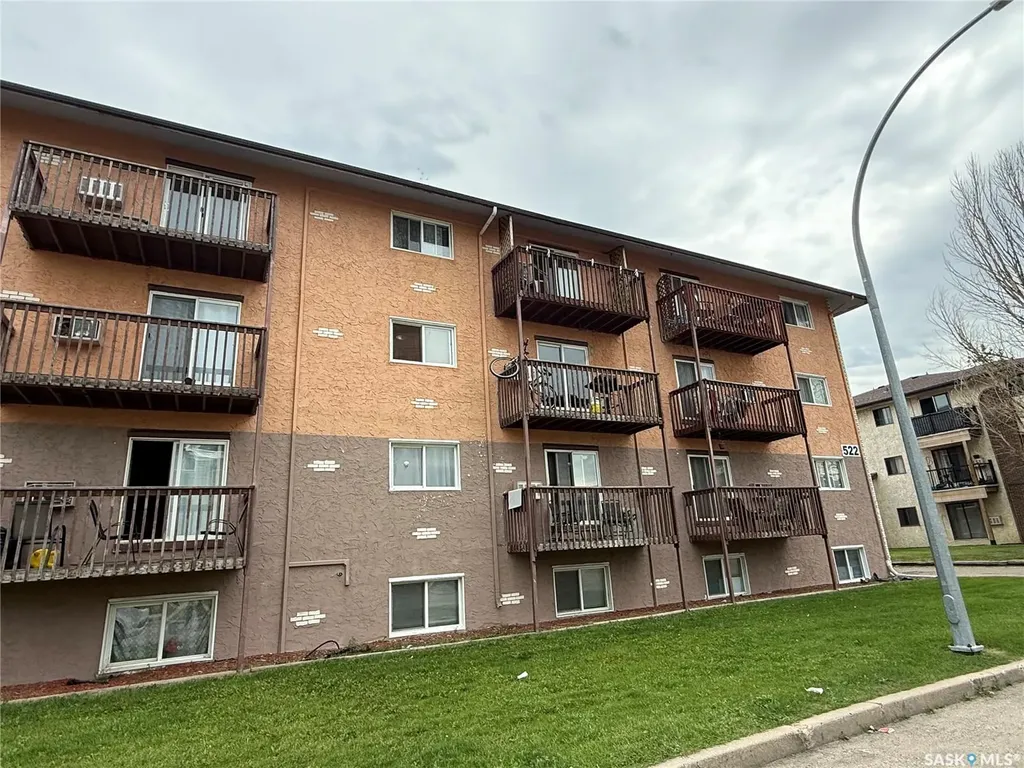 522 X Avenue S Saskatoon SK S7M 4X9