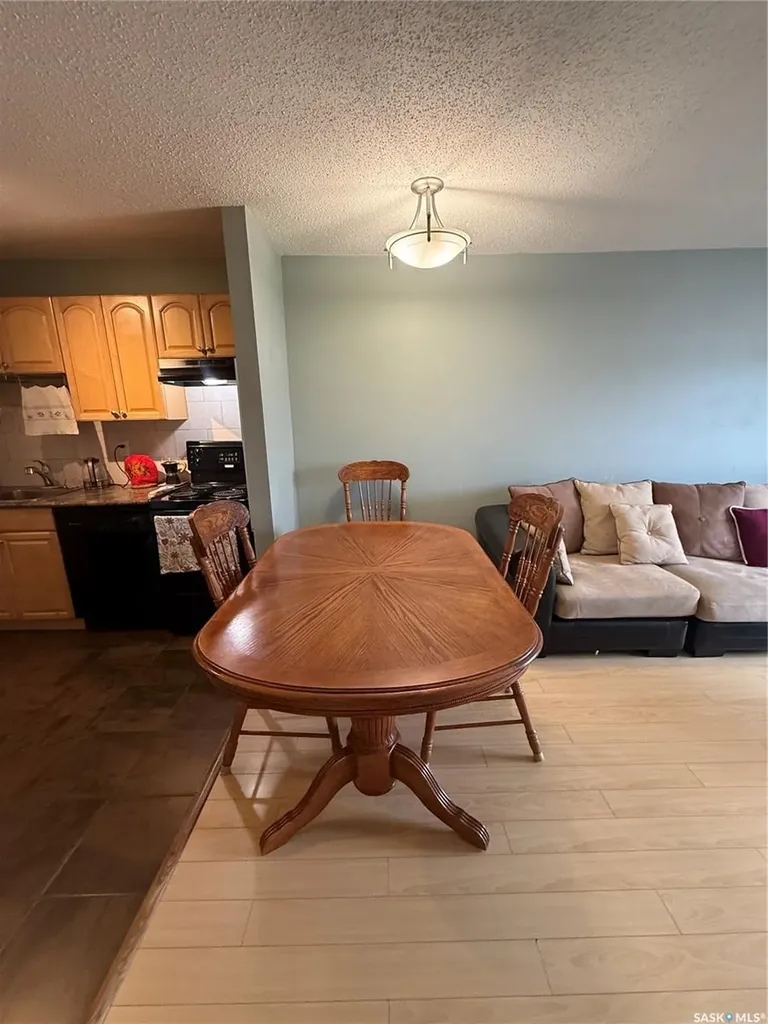 522 X Avenue S Saskatoon SK S7M 4X9