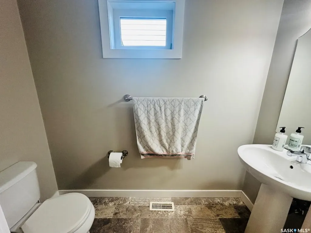 255 Eaton Crescent Saskatoon SK S7V 0H4
