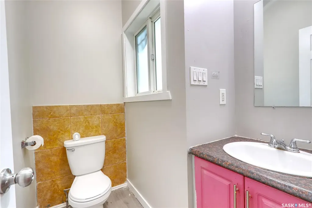 741 Garnet Street Regina SK S4T 2X2