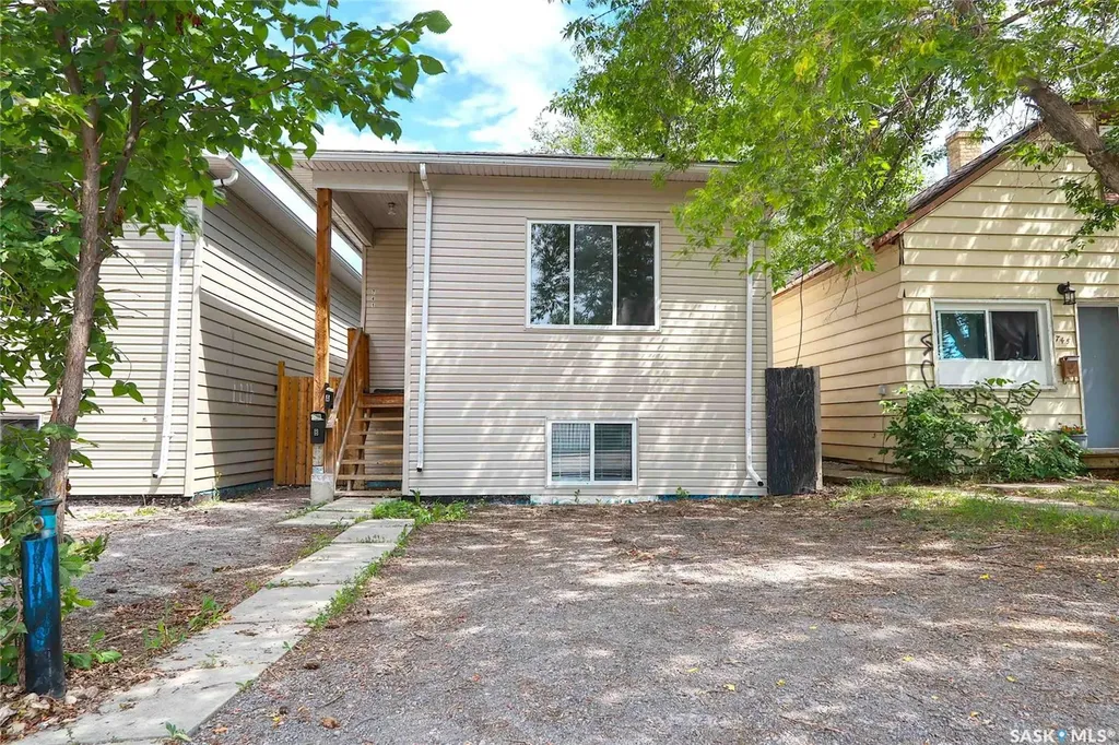 741 Garnet Street Regina SK S4T 2X2