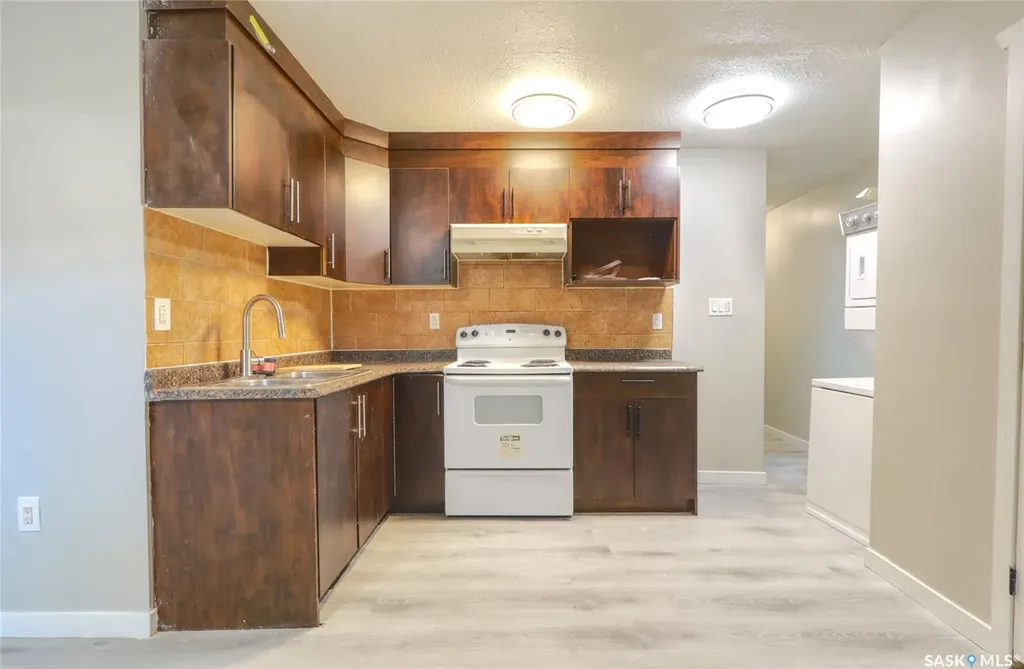 741 Garnet Street Regina SK S4T 2X2