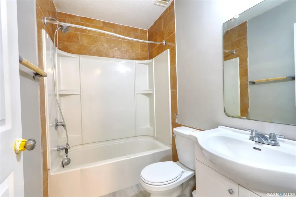741 Garnet Street Regina SK S4T 2X2