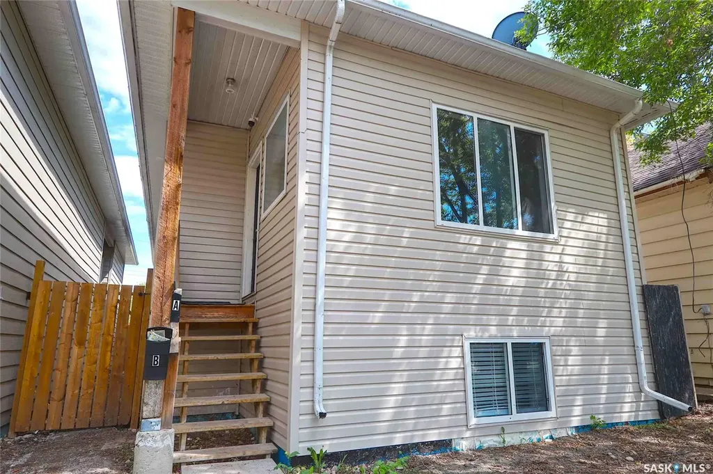 741 Garnet Street Regina SK S4T 2X2