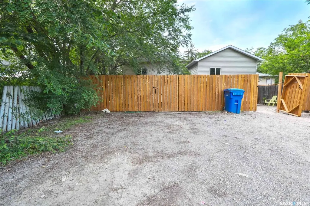 741 Garnet Street Regina SK S4T 2X2