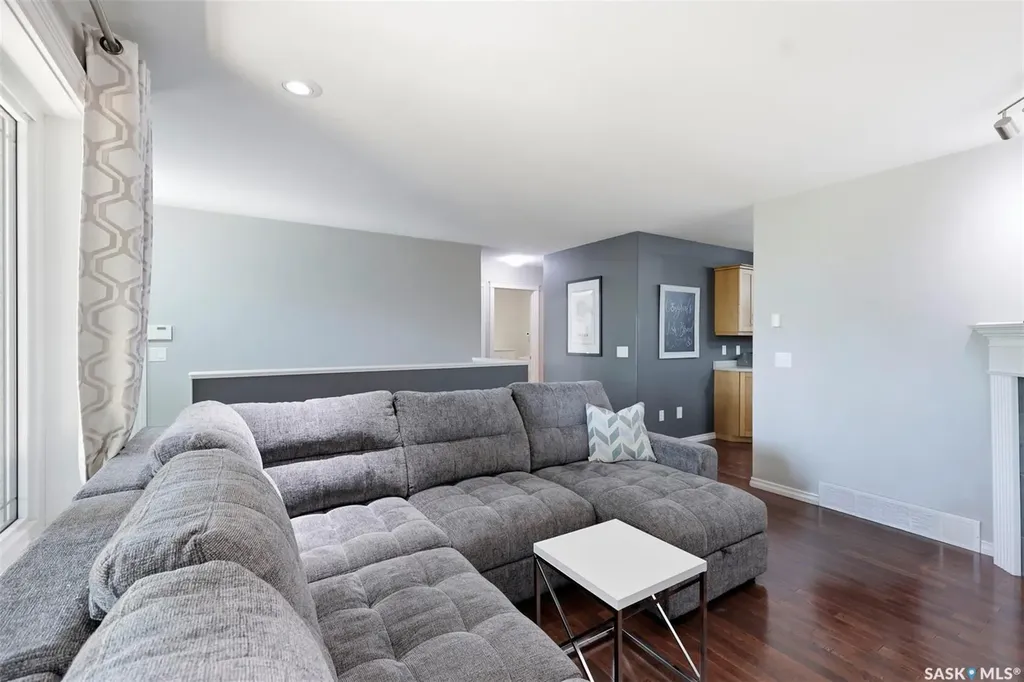 217 Isabella Street E Saskatoon SK S7J 0B2