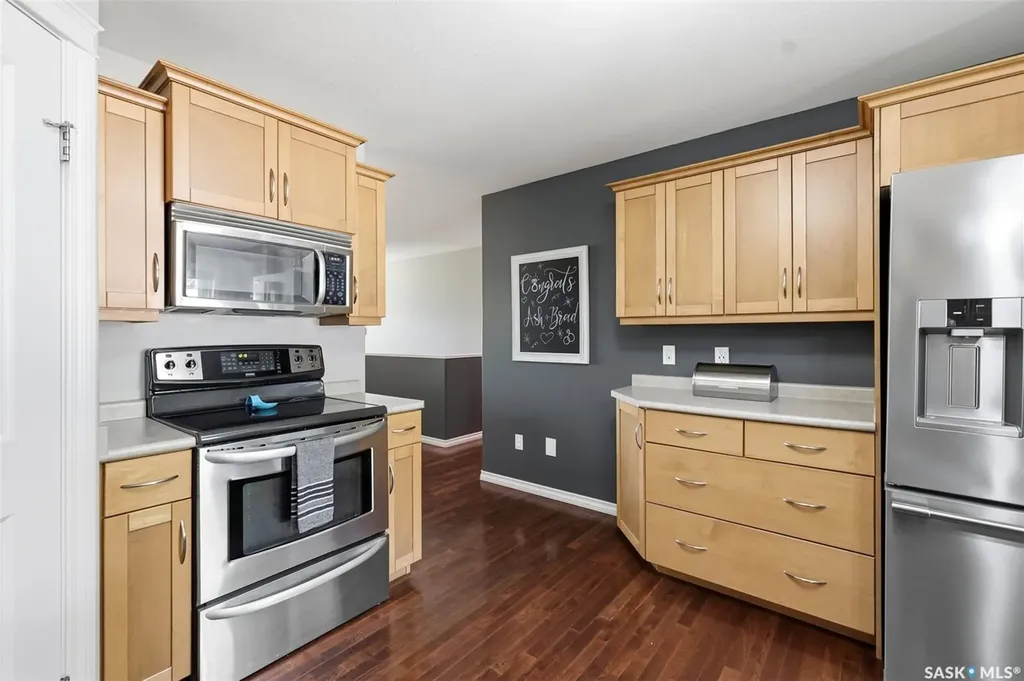 217 Isabella Street E Saskatoon SK S7J 0B2