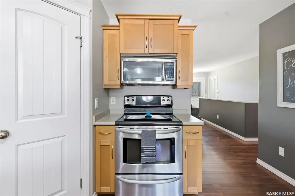 217 Isabella Street E Saskatoon SK S7J 0B2