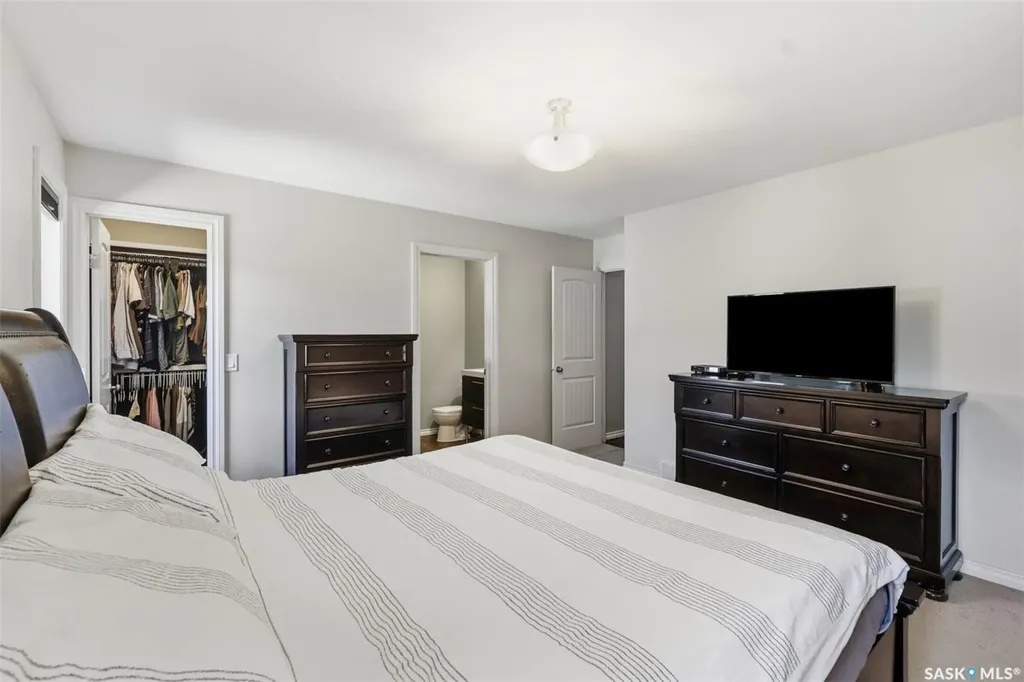 217 Isabella Street E Saskatoon SK S7J 0B2