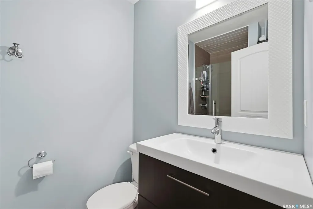 217 Isabella Street E Saskatoon SK S7J 0B2