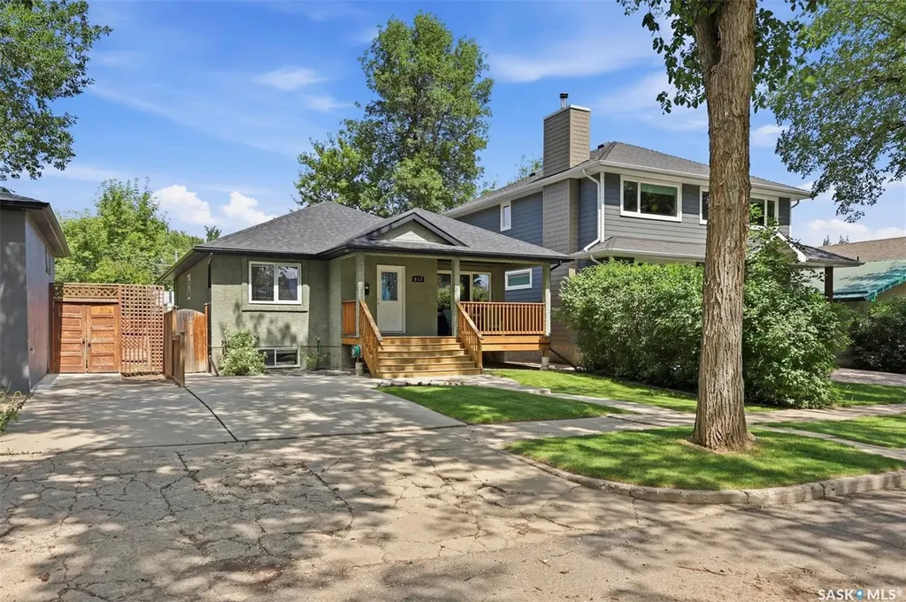 217 Isabella Street E Saskatoon SK S7J 0B2