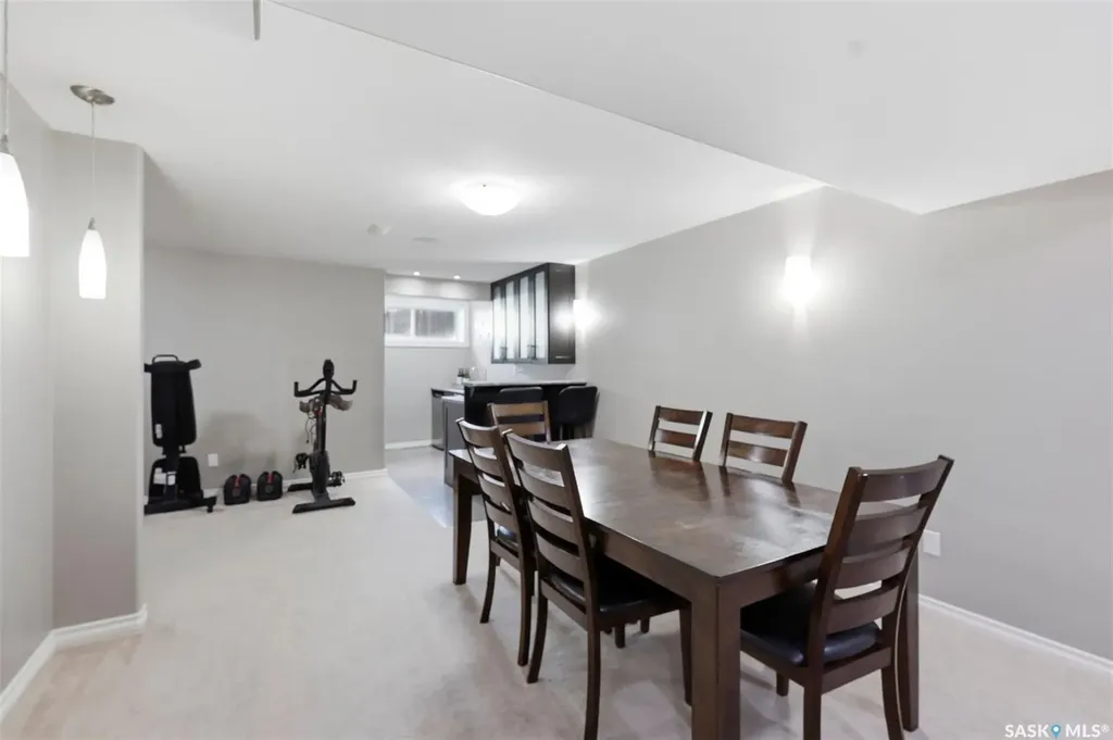 217 Isabella Street E Saskatoon SK S7J 0B2