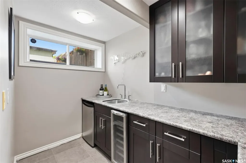 217 Isabella Street E Saskatoon SK S7J 0B2