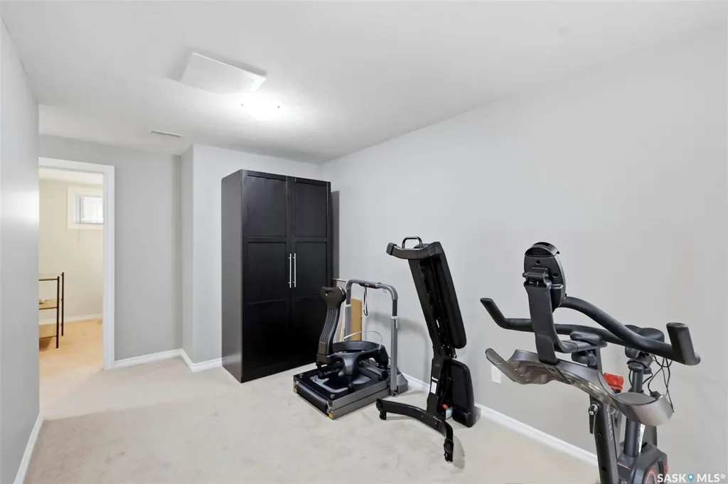 217 Isabella Street E Saskatoon SK S7J 0B2