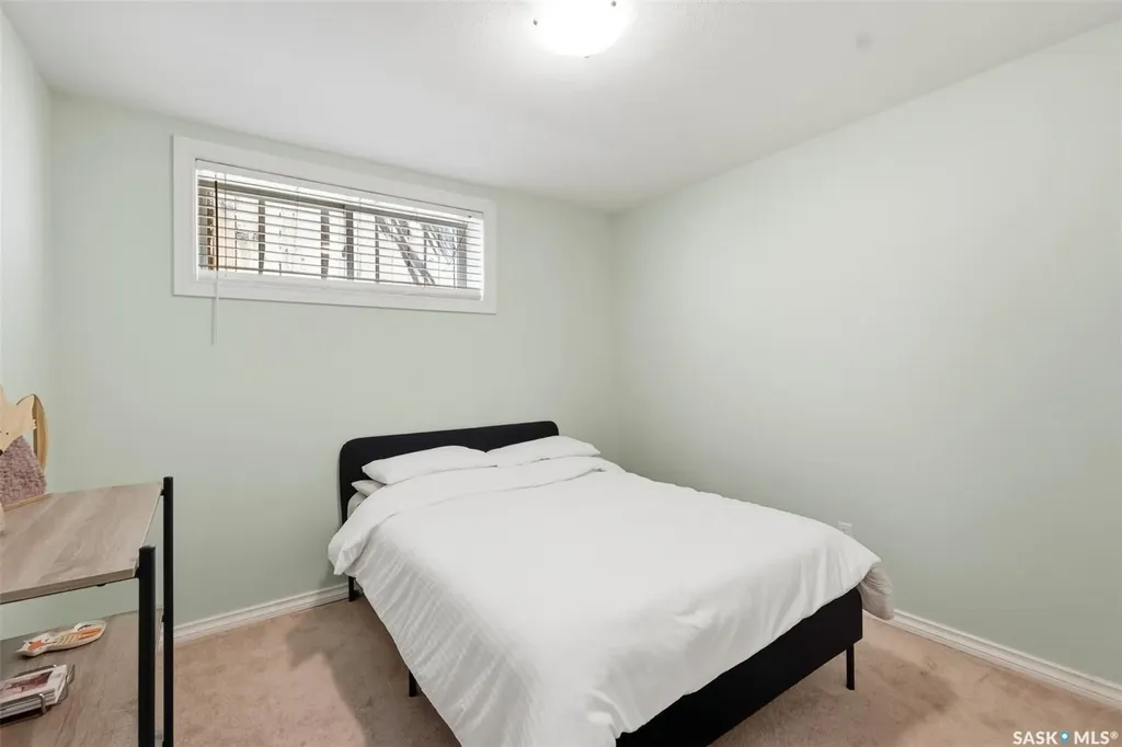 217 Isabella Street E Saskatoon SK S7J 0B2