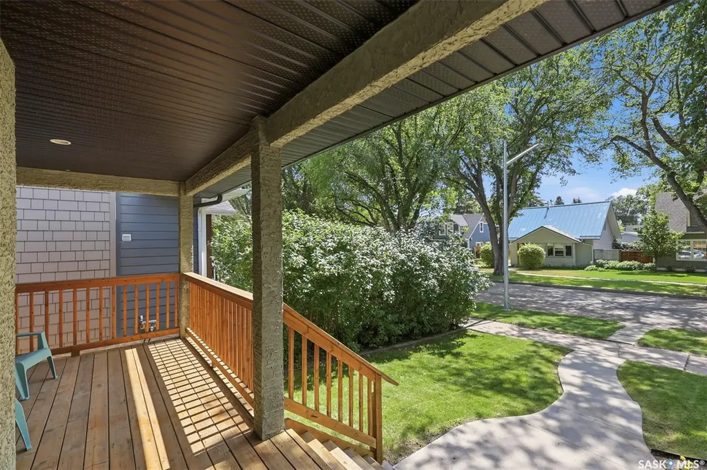 217 Isabella Street E Saskatoon SK S7J 0B2