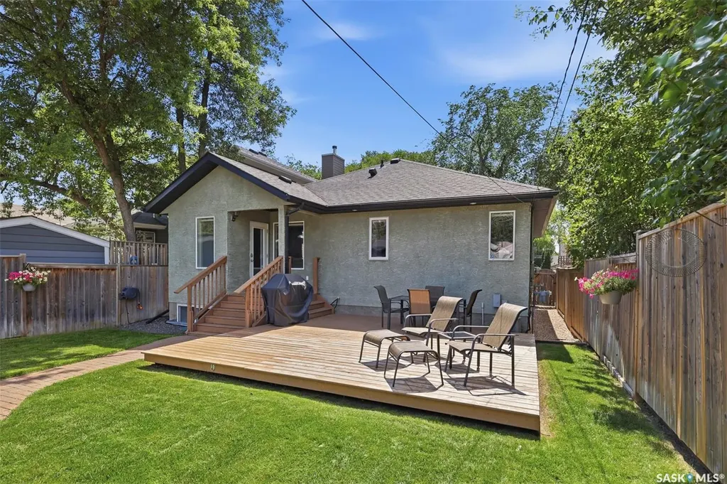 217 Isabella Street E Saskatoon SK S7J 0B2