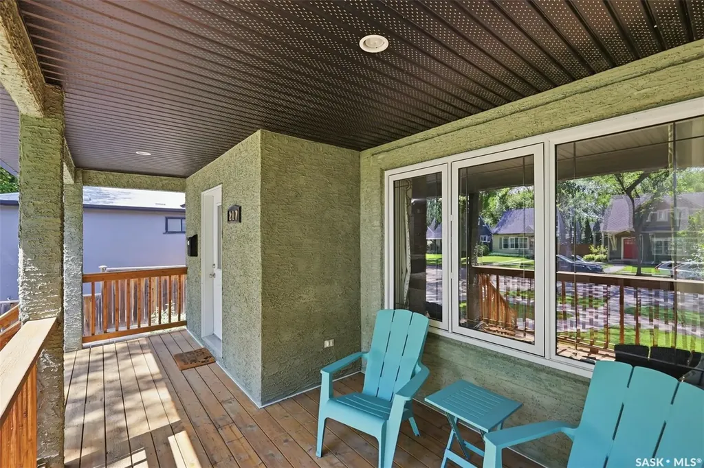 217 Isabella Street E Saskatoon SK S7J 0B2