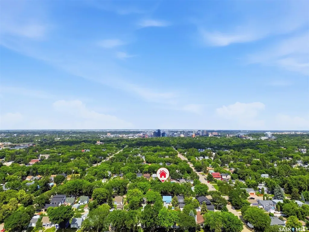 217 Isabella Street E Saskatoon SK S7J 0B2