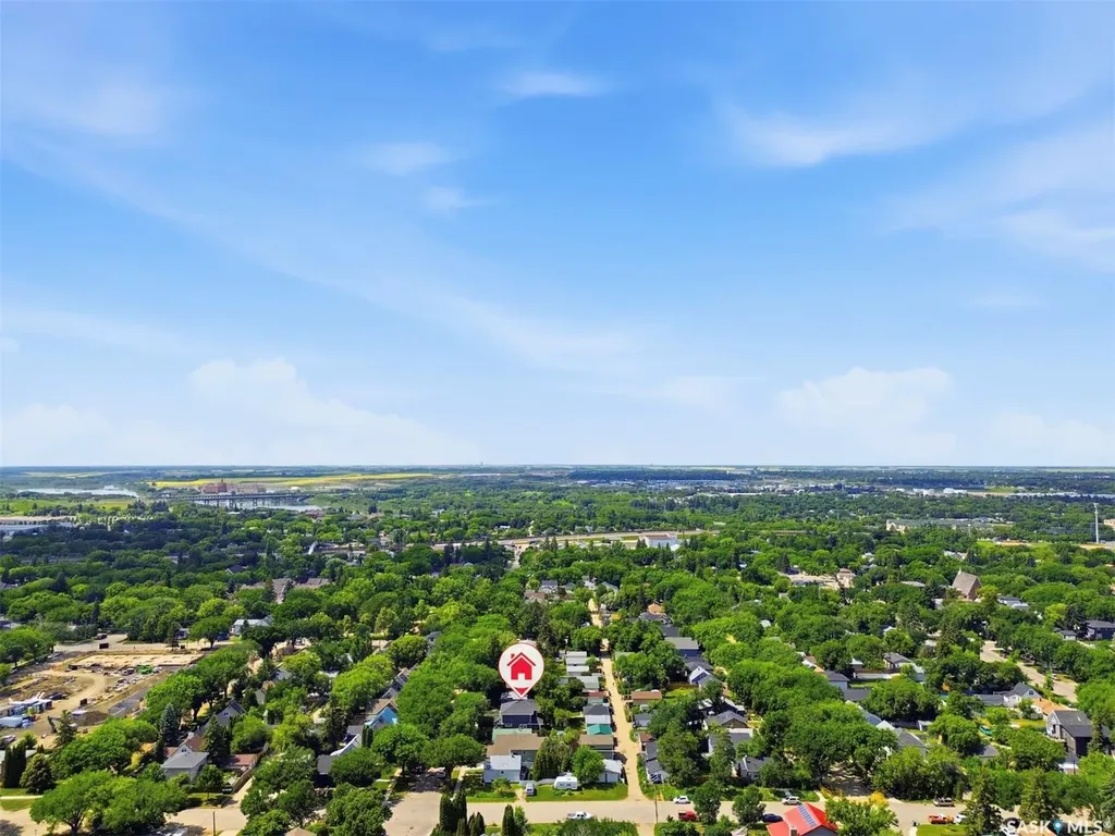 217 Isabella Street E Saskatoon SK S7J 0B2