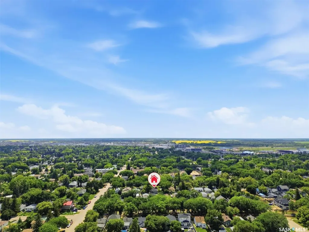 217 Isabella Street E Saskatoon SK S7J 0B2