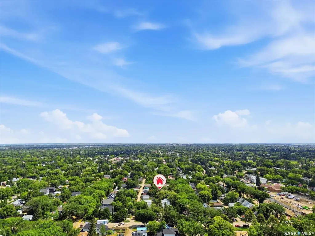217 Isabella Street E Saskatoon SK S7J 0B2
