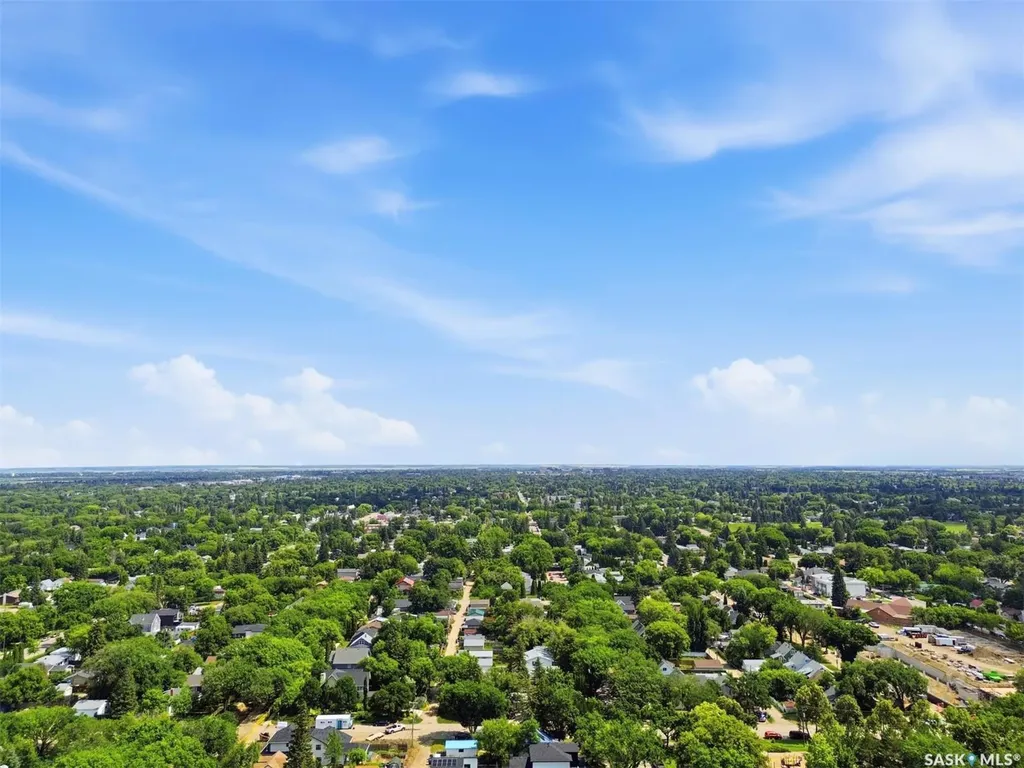 217 Isabella Street E Saskatoon SK S7J 0B2