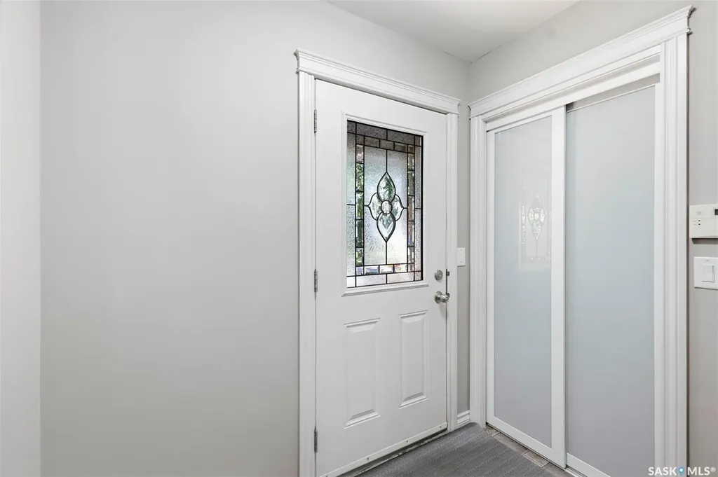 217 Isabella Street E Saskatoon SK S7J 0B2
