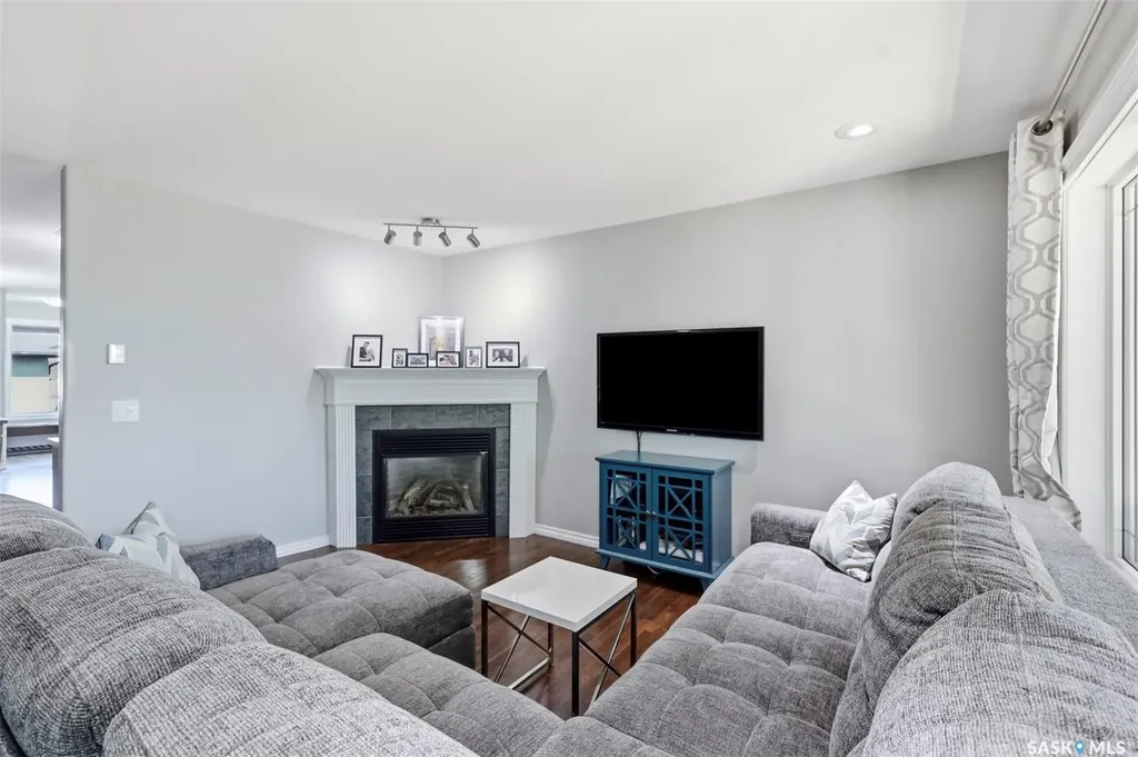 217 Isabella Street E Saskatoon SK S7J 0B2