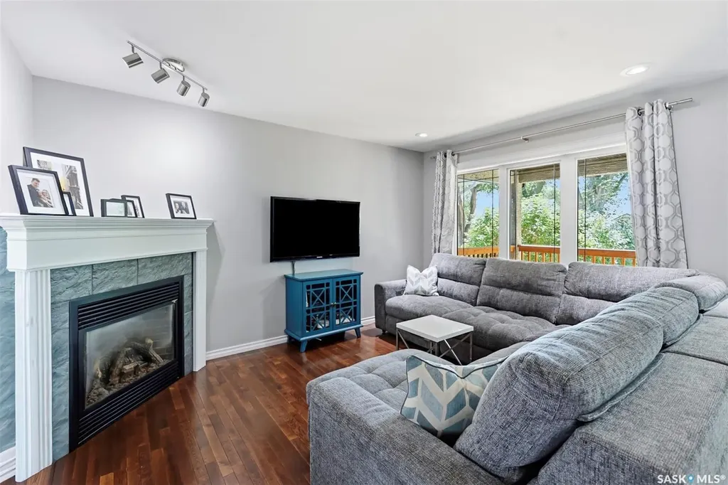 217 Isabella Street E Saskatoon SK S7J 0B2