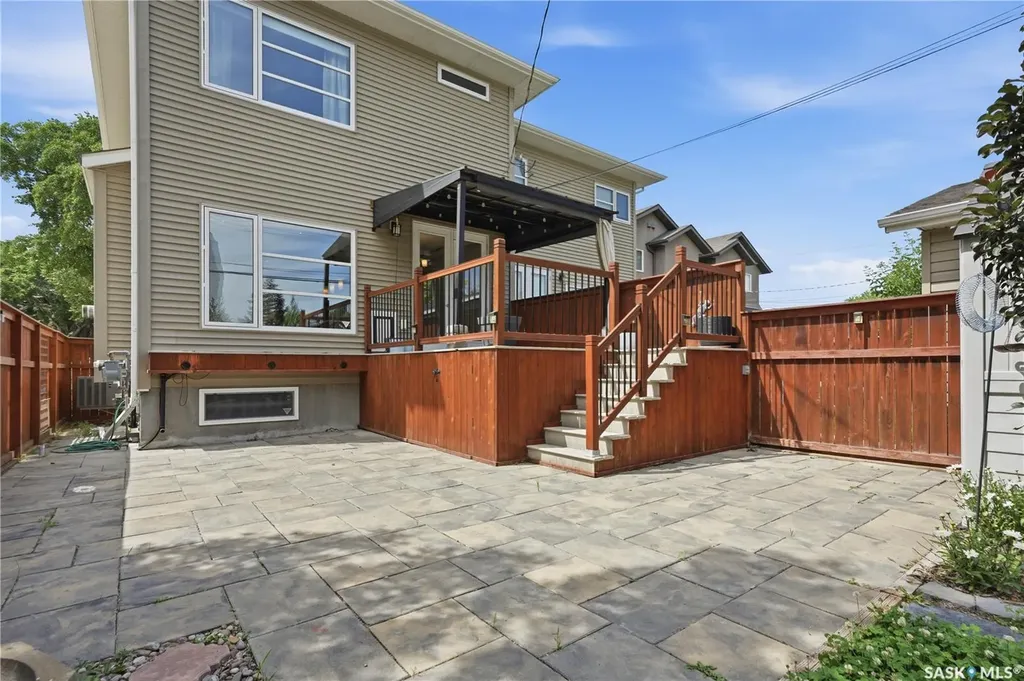 1623 Broadway Avenue Saskatoon SK S7H 2B2