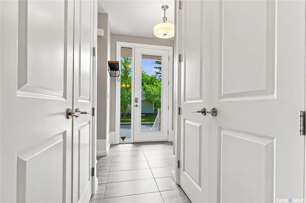 1623 Broadway Avenue Saskatoon SK S7H 2B2
