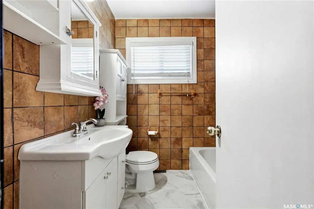1308 Preston Avenue S Saskatoon SK S7H 2V4