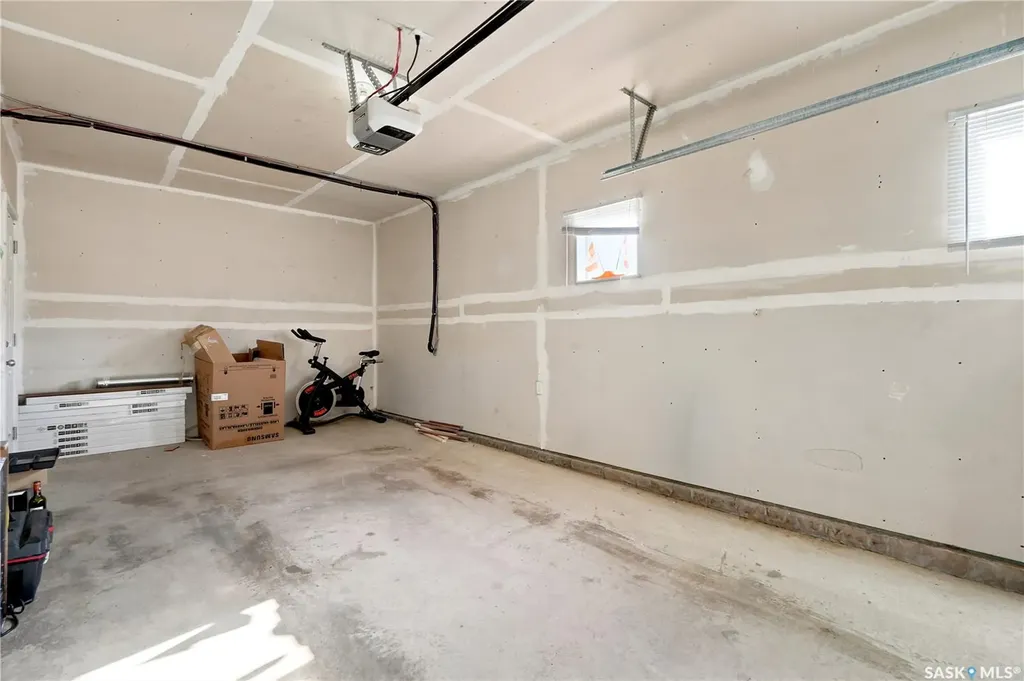 4533 Delhaye Way Regina SK S4W 0M2