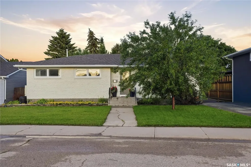 1313 Prince Crescent Moose Jaw SK S6H 6E6