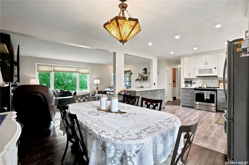1313 Prince Crescent Moose Jaw SK S6H 6E6