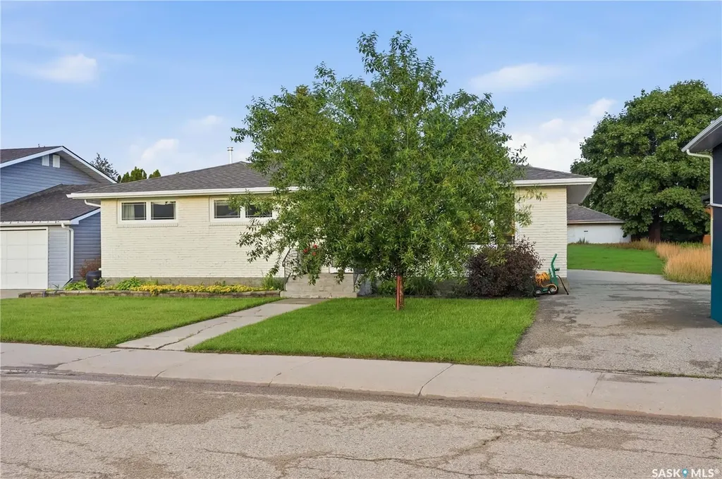 1313 Prince Crescent Moose Jaw SK S6H 6E6