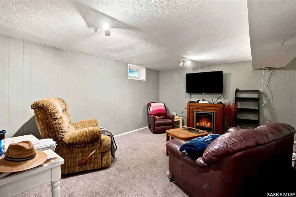 1313 Prince Crescent Moose Jaw SK S6H 6E6