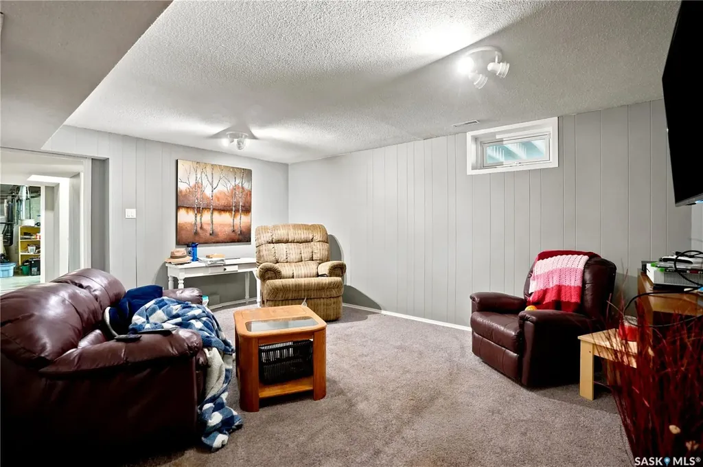 1313 Prince Crescent Moose Jaw SK S6H 6E6