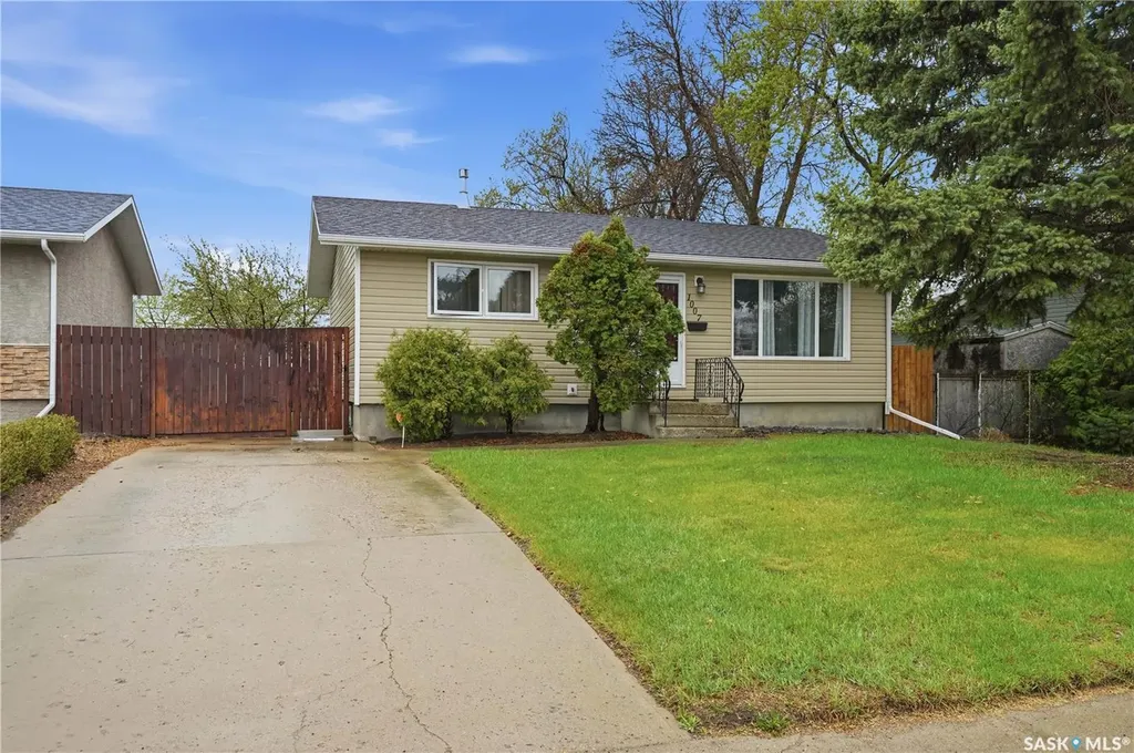 1007 Warner Street Moose Jaw SK S6H 5S6
