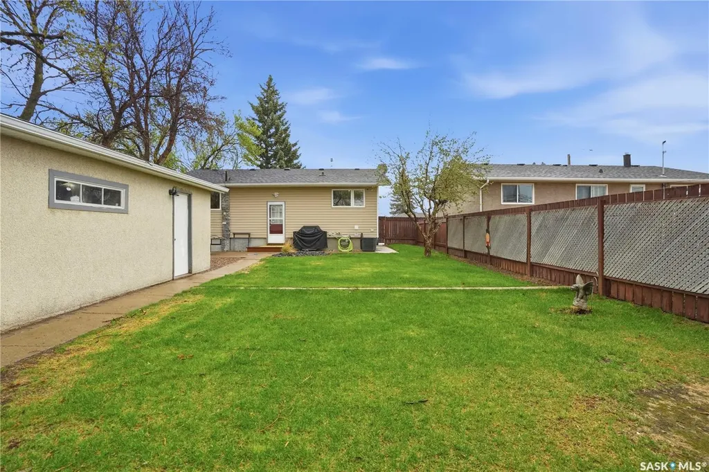 1007 Warner Street Moose Jaw SK S6H 5S6