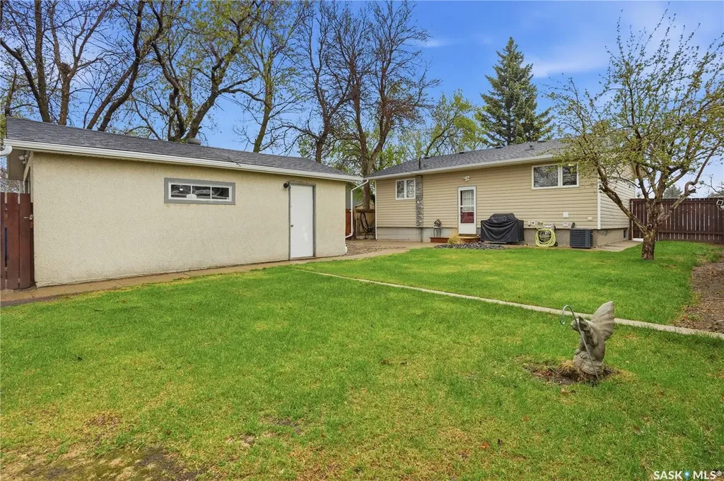 1007 Warner Street Moose Jaw SK S6H 5S6