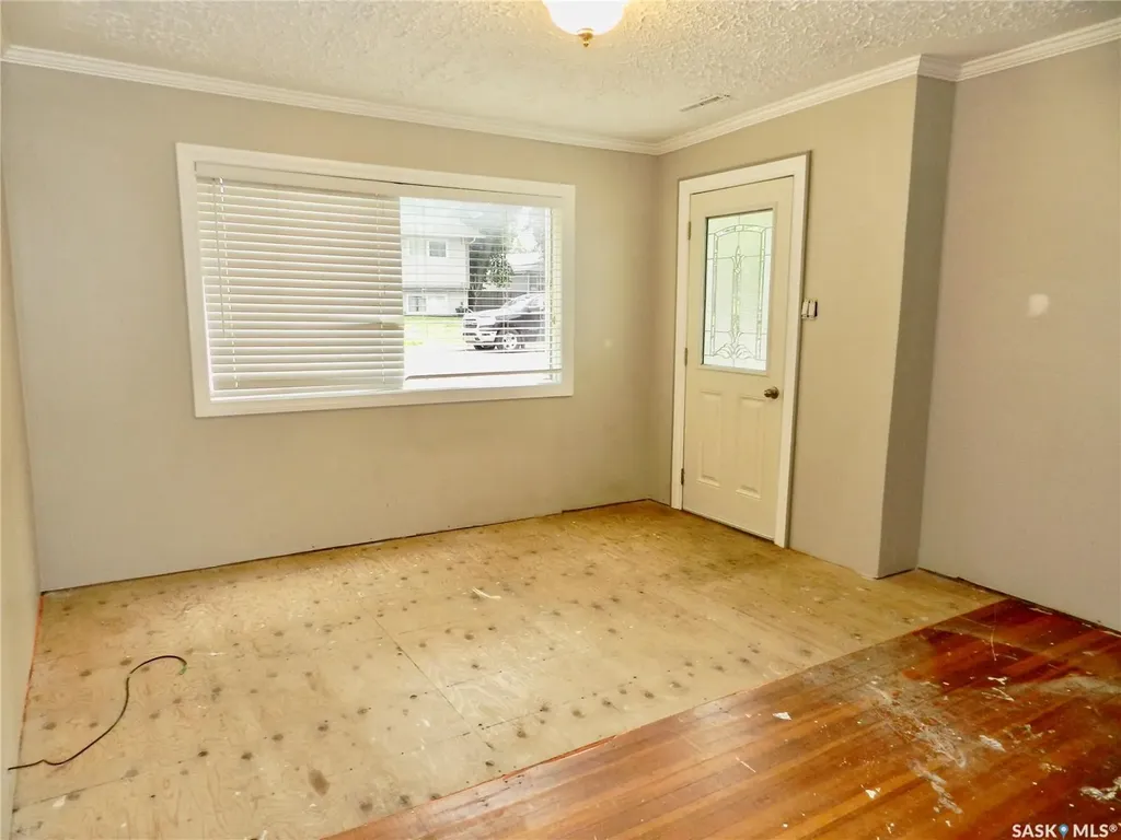 1112 Lillooet Street W Moose Jaw SK S6H 5A3