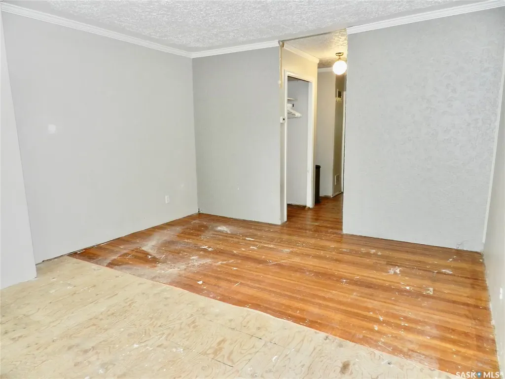 1112 Lillooet Street W Moose Jaw SK S6H 5A3