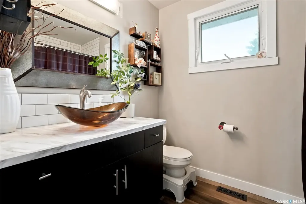 1645 Smith Street Moose Jaw SK S6K 1A7
