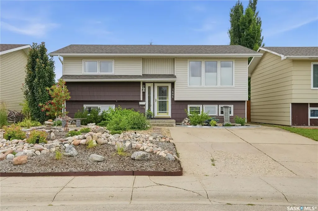 1645 Smith Street Moose Jaw SK S6K 1A7