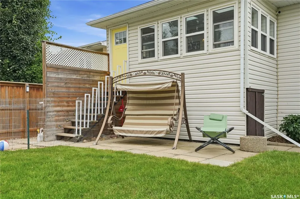 1645 Smith Street Moose Jaw SK S6K 1A7